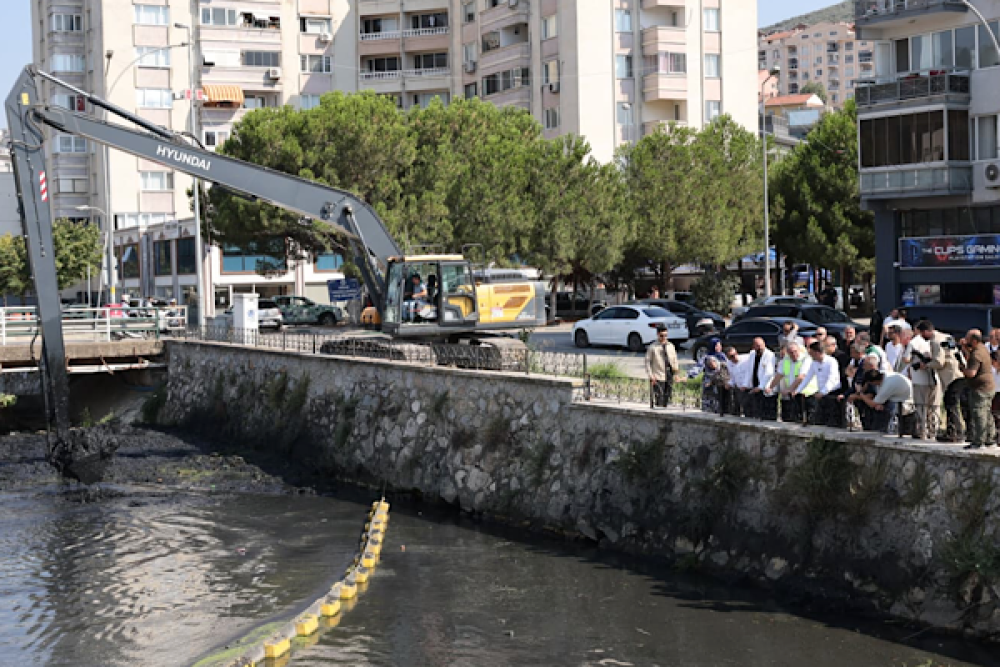 Bursa&rsquo;da Karsak ve &Ccedil;arşı derelerinde temizlik &ccedil;alışması