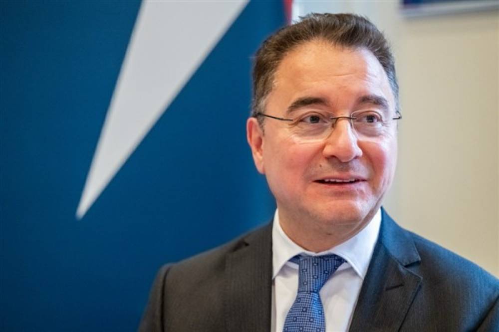 Babacan Sapanca&rsquo;daki peyzaj ve s&uuml;s bitkileri fuarını ziyaret etti