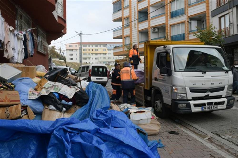 Sokakta kalan Esenyurtlu aileyi kaymakamlık misafir edecek