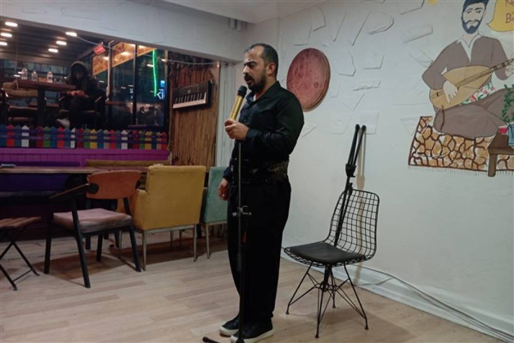 Diyarbakır'da stand-up ve müzik gösterisi ilgi topladı