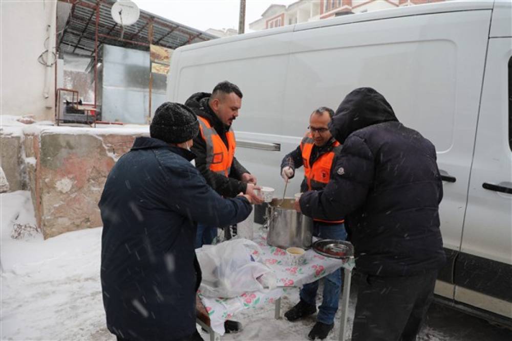 Yozgat’ta vatandaşlara sıcak çorba ikramı