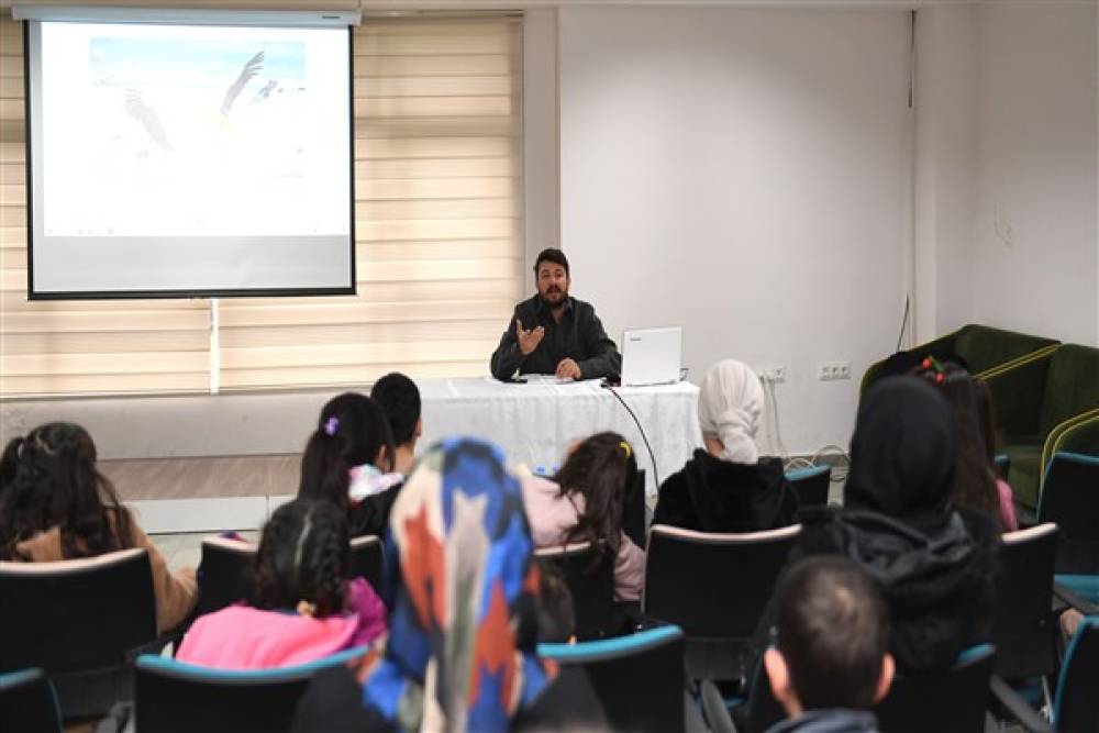 'Gerçek Doğa Hikayeleri’ adlı söyleşiye Bursalı doğa fotoğrafçısı Tüydeş katıldı