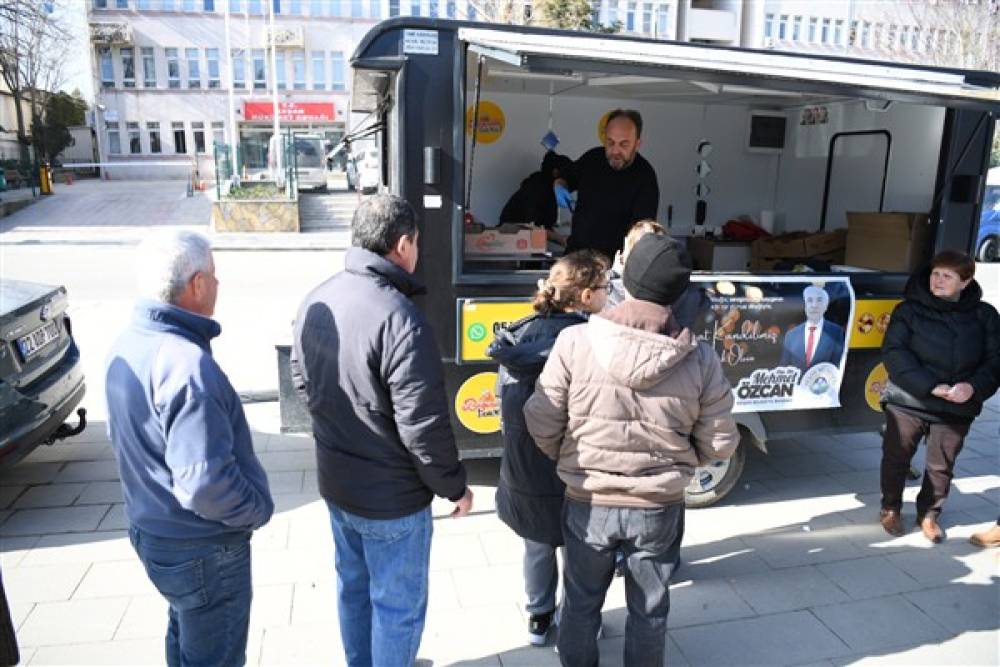 Keşan'da Berat Kandili dolayısıyla vatandaşlara lokma ikramı yapıldı