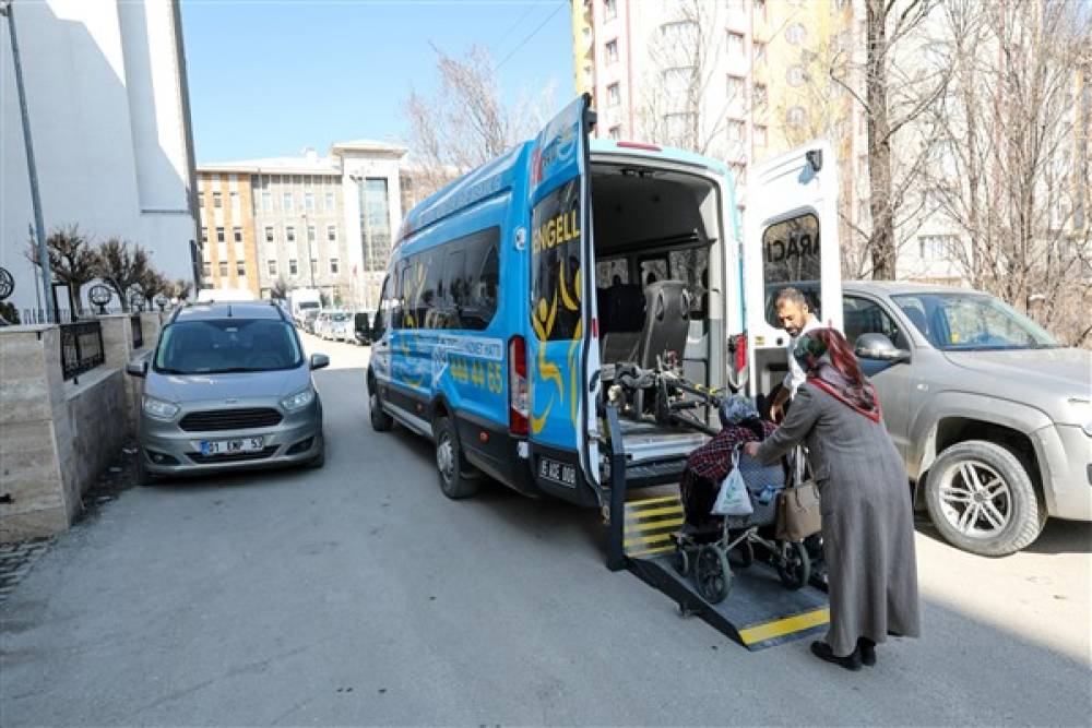 Van Büyükşehir Belediyesi'nden ulaşım desteği