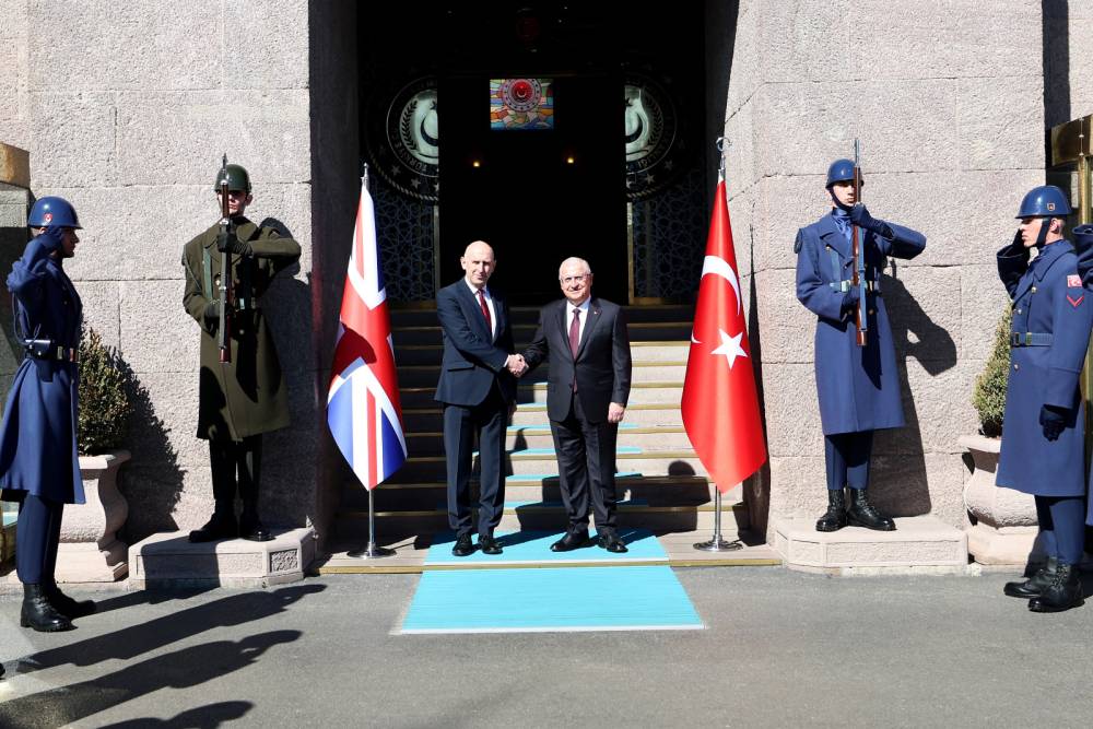 Bakan Güler, İngiliz mevkidaşı Healey ile bir araya geldi