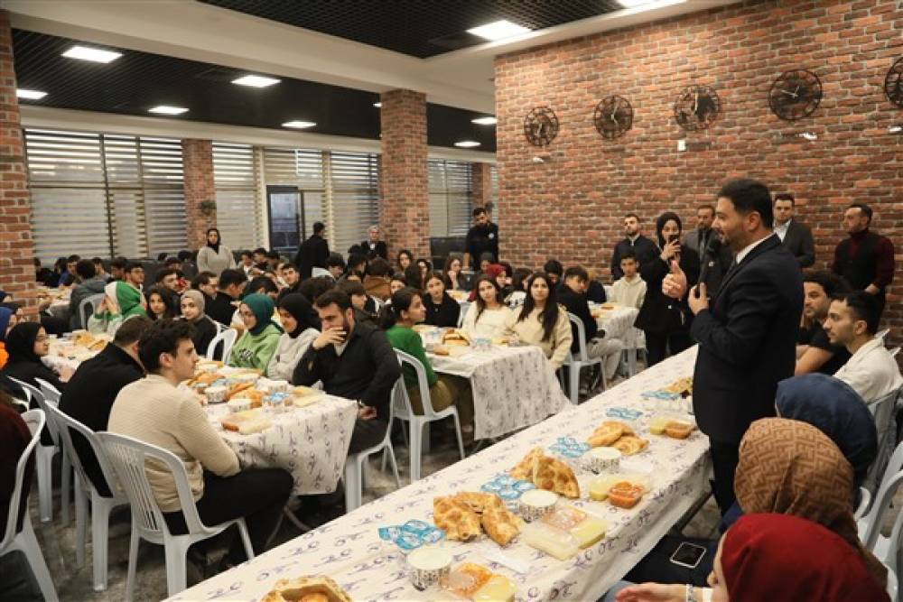 Kağıthane Belediyesi’nden gençlere özel iftar 