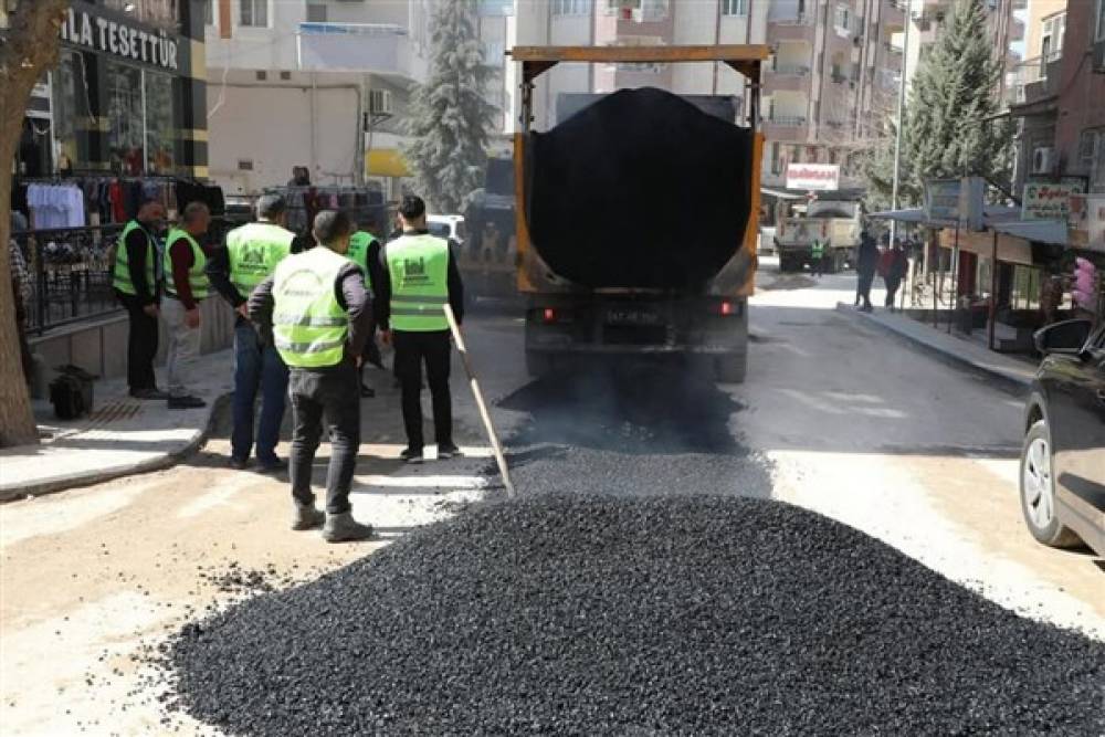 Mardin Büyükşehir Belediyesi yetkilileri yol çalışmalarını inceledi