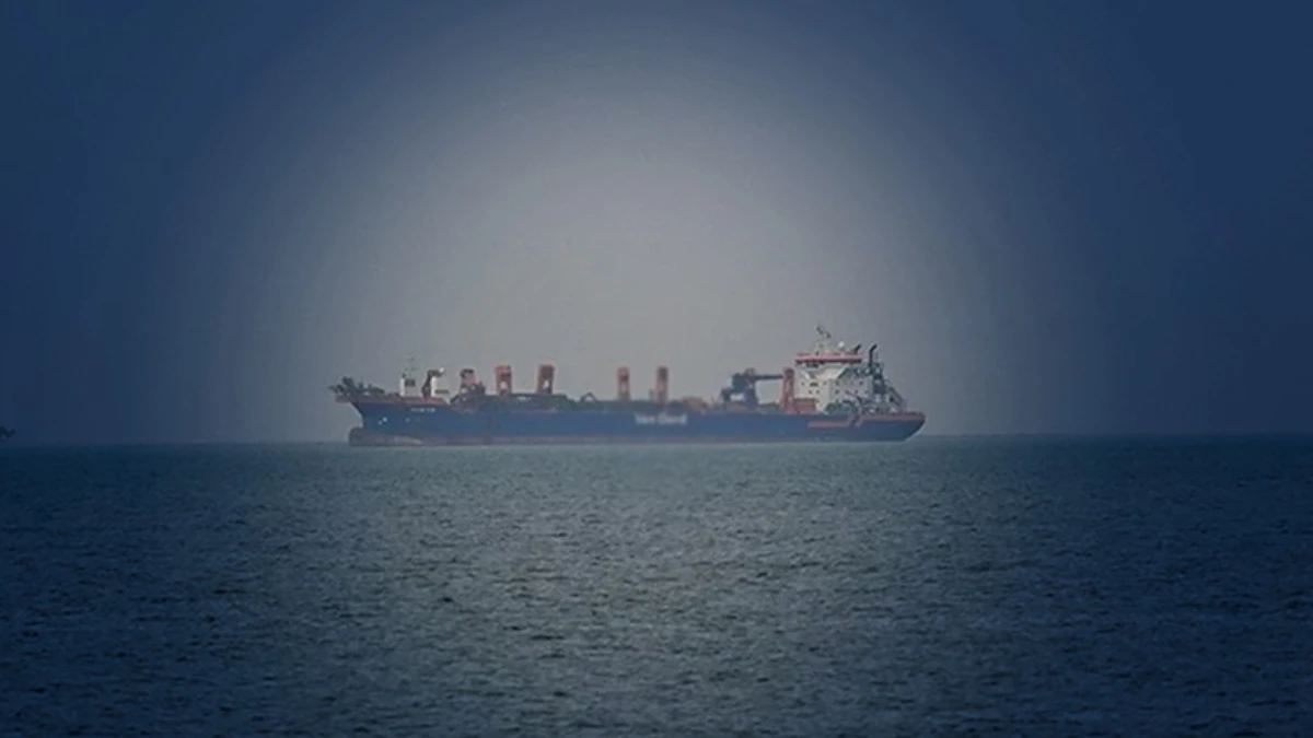 Bakan Uraloğlu duyurdu: 1 gemimiz H&uuml;rm&uuml;z Boğazı'ndan ge&ccedil;ti, 14 gemi bekliyor