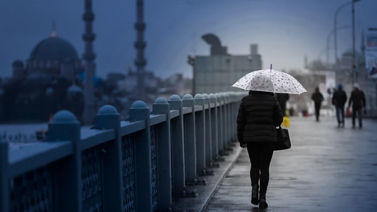 Meteoroloji'den 3 uyarı geldi: Sağanak, fırtına ve &ccedil;&ouml;l tozuna dikkat
