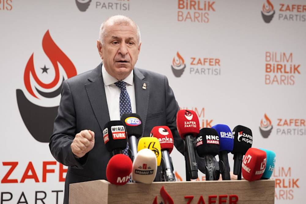  &Ouml;zdağ: Atat&uuml;rk&rsquo;&uuml;n kurduğu Cumhuriyet&rsquo;i size b&ouml;ld&uuml;rtmeyeceğiz