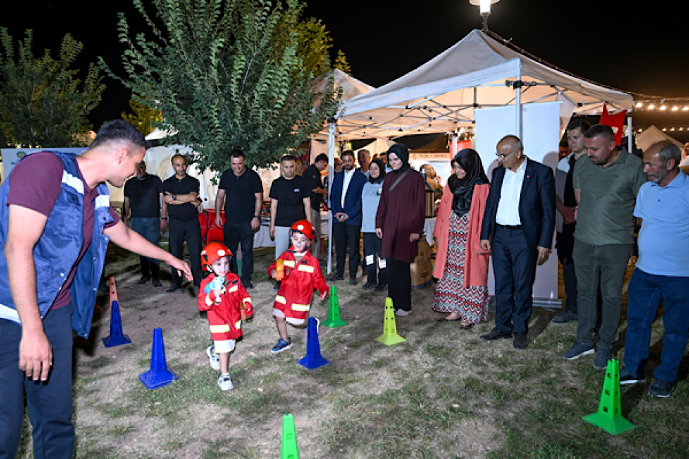 Başkan Er, Malatya&rsquo;da K&uuml;lt&uuml;r Yolu Festivali&rsquo;nde vatandaşlarla buluştu