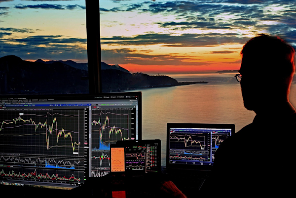 Ons altın, petrol ve EURUSD&rsquo;de teknik g&ouml;r&uuml;n&uuml;m pozitif seyrini koruyor
