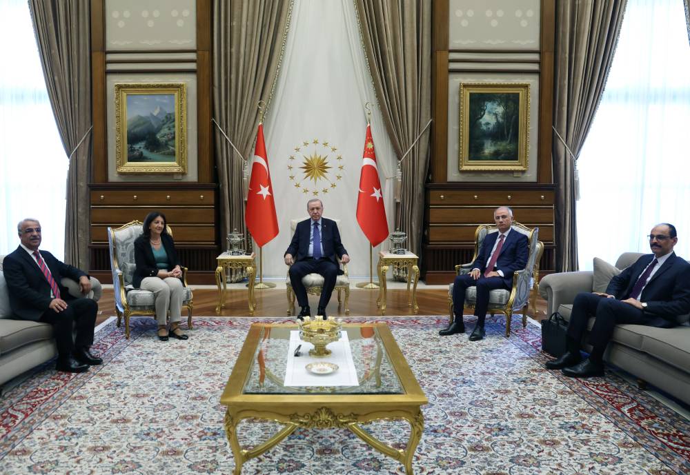 Cumhurbaşkanı Erdoğan, Pervin Buldan ve Mithat Sancar&rsquo;ı K&uuml;lliye&rsquo;de kabul etti