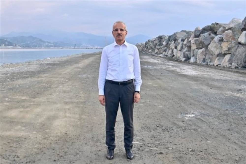 Bakan Uraloğlu: Diyarbakır ve Kayseri havalimanlarının kurumsal yapısı g&uuml;&ccedil;lendiriliyor