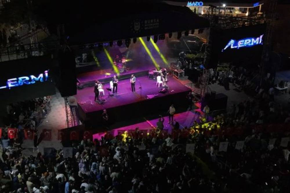 Apolas Lermi, Gemlik&rsquo;te festival coşkusunu zirveye taşıdı