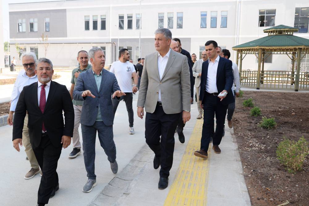 Vali Yavuz&rsquo;dan yapımı tamamlanan &ouml;ğrenci yurduna inceleme ziyareti