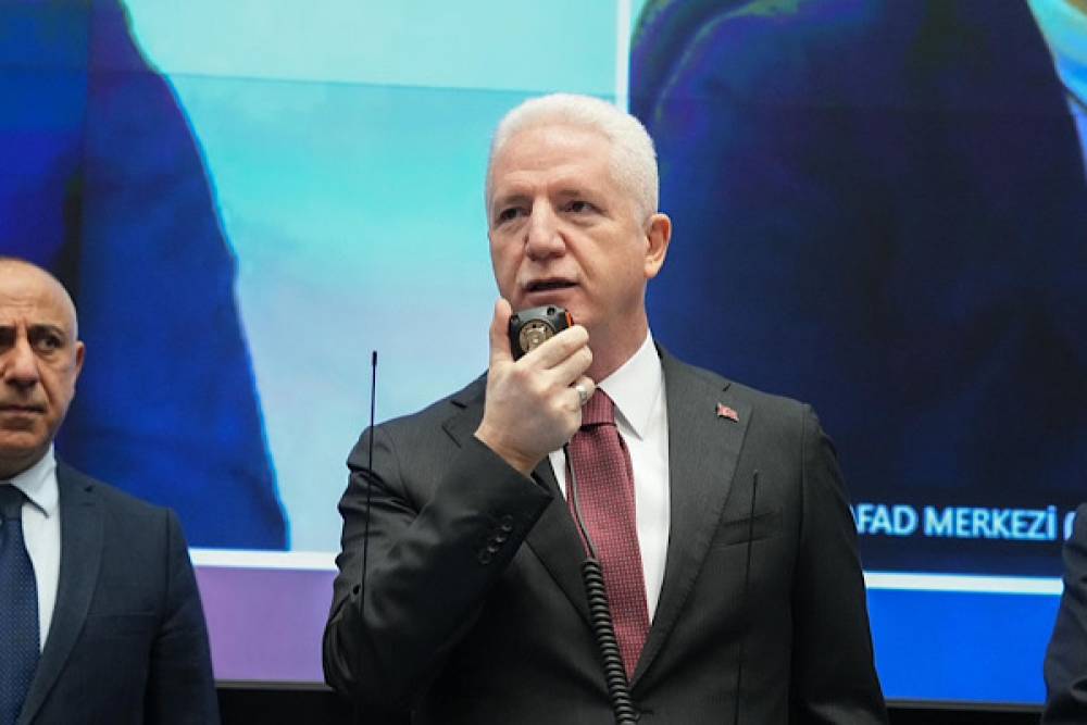 Vali G&uuml;l, Kuzey Marmara Otoyolu'ndaki kaza sonrası incelemelerde bulundu