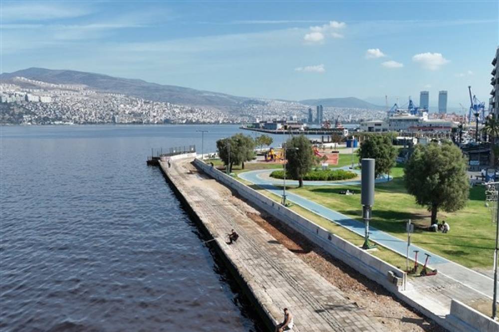 Kordon’da deniz taşkınlarını önlemek için çalışmalar sürüyor