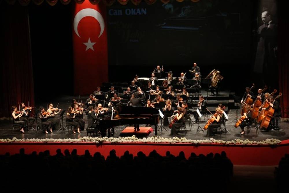 Senfoni orkestrasından Atatürk Kültür Sanat ve Kongre Merkezi’nde konser