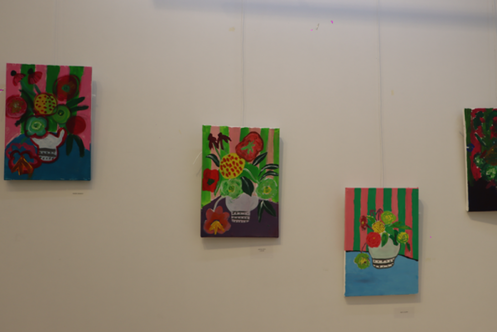 Maltepeli k&uuml;&ccedil;&uuml;k ressamların sergisi ziyarete a&ccedil;ıldı