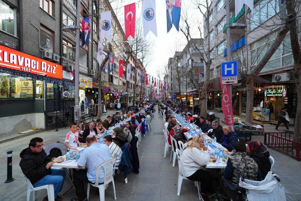 Kartal Belediyesi'nden açık hava sokak iftarları düzenliyor