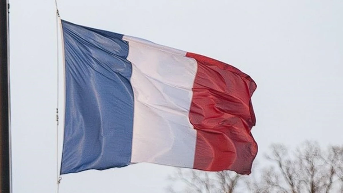 Fransa&rsquo;da 49 milyon se&ccedil;men sandık başına gidiyor