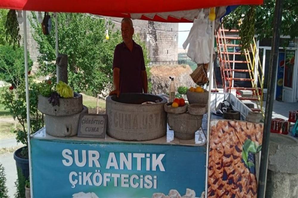 Diyarbakır'da taşlar sanat oluyor