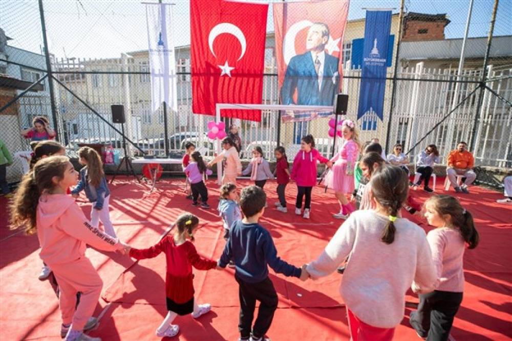 İzmir Büyükşehir Belediyesi, Basmane’de Çocuk Şenliği düzenledi