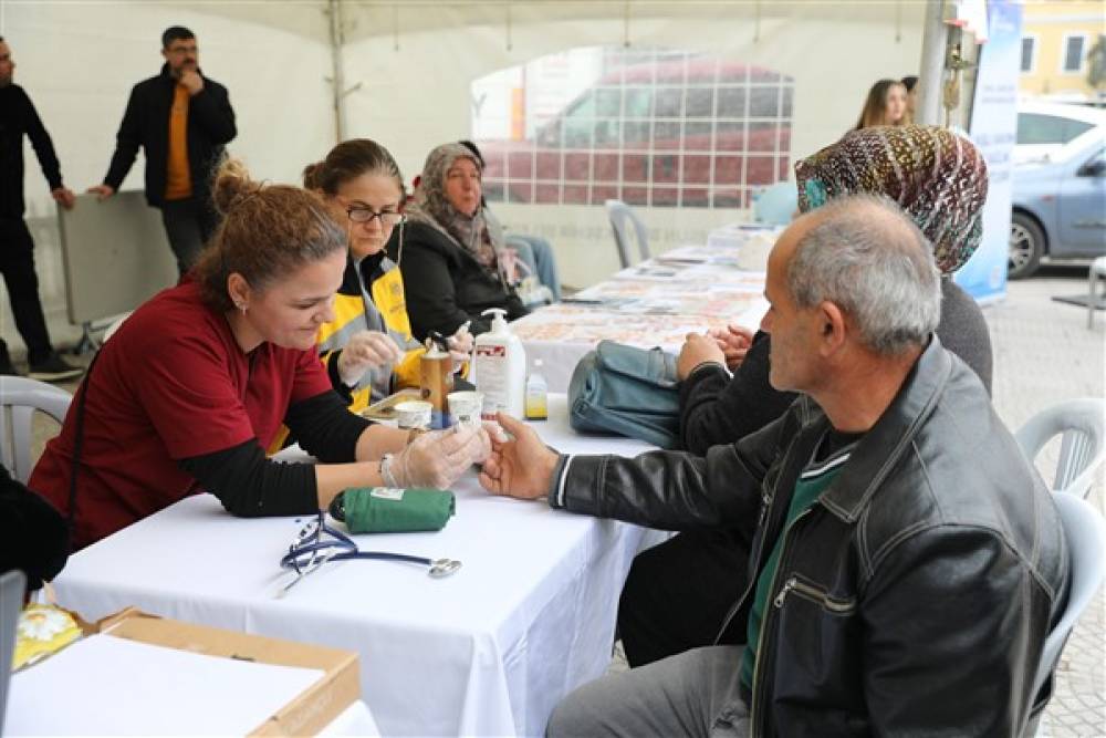 Samsun’da ücretsiz kan şekeri ölçümü ve vücut analizi yapıldı