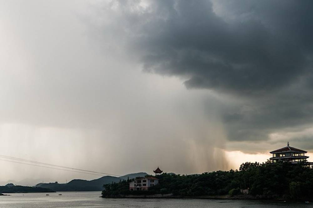 Batı b&ouml;lgeleri i&ccedil;in kuvvetli r&uuml;zgar ve fırtına uyarısı