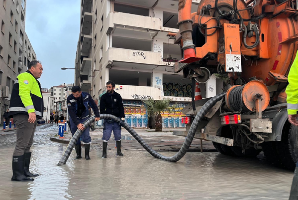 İzmir&rsquo;de en y&uuml;ksek r&uuml;zgar hızına ulaşıldı