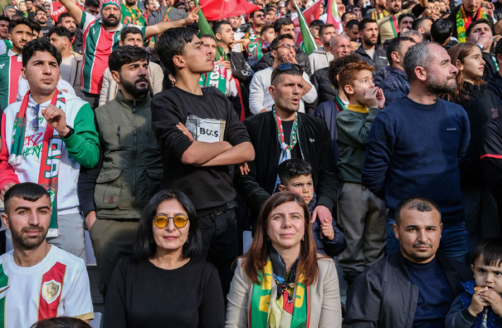 Eş Başkan Bucak, Amedspor ma&ccedil;ını izledi