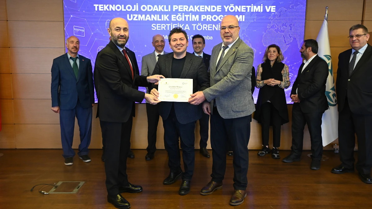 Teknoloji odaklı perakende y&ouml;netiminde sertifikalarını aldılar