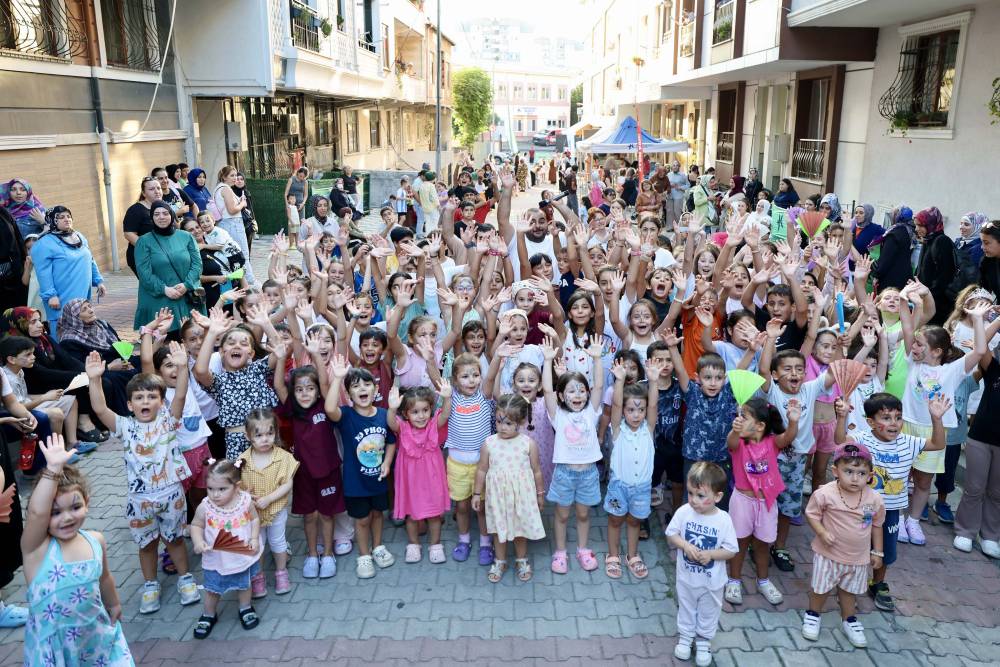 K&uuml;&ccedil;&uuml;k&ccedil;ekmece&rsquo;de &ldquo;Sokakta Oyun Var&rdquo; etkinliği 10 bine yakın &ccedil;ocuğu buluşturdu