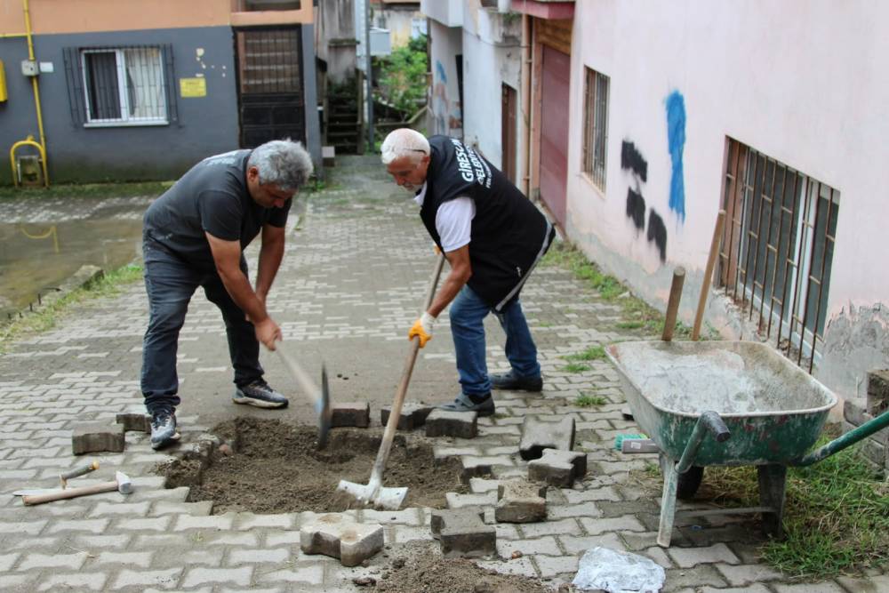 Giresun Belediyesi yol ve kaldırım &ccedil;alışmalarını s&uuml;rd&uuml;r&uuml;yor