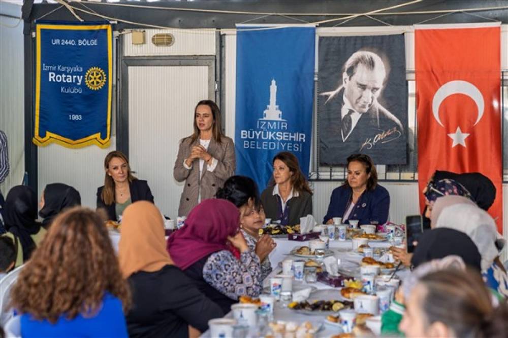 İzmir Kadifekale Kadın Dayanışma Merkezi’ndeki kadınlar, Rotary üyeleriyle buluştu