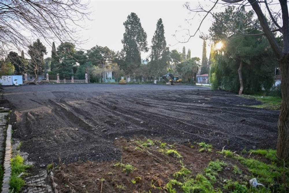 Bornova'da atıl durumdaki alan halk otoparkına dönüştürülüyor