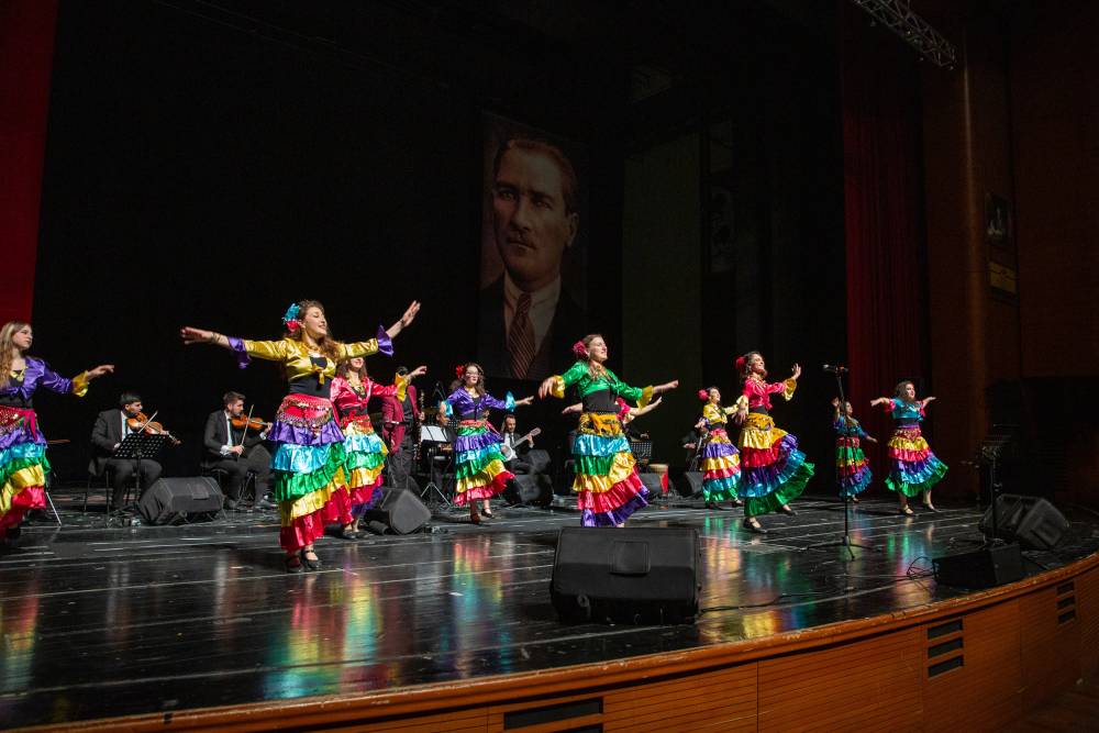 Çalgıcı Mektebi Roman Orkestrası’ndan konser