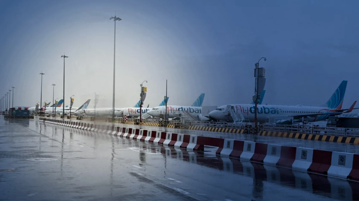 Dubai Havalimanı'nda u&ccedil;uşlar durduruldu: İHA saldırısı sonrası yangın &ccedil;ıktı