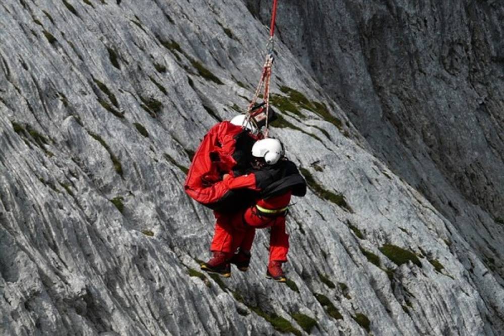 AKUT Bursa ekibi, Uludağ'da mahsur kalan 3 kişiyi kurtarma operasyonunu sonlandırdı