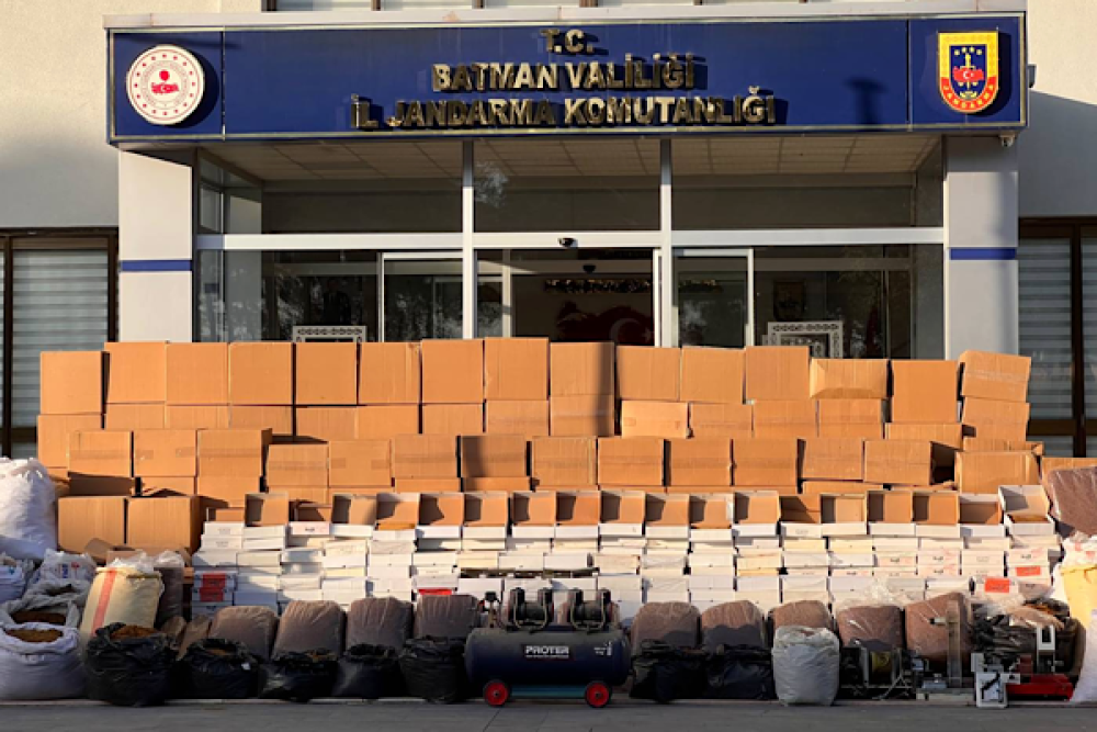 Batman&rsquo;da ka&ccedil;ak&ccedil;ılık operasyonunda 800 bin boş makaron ve 524 kilogram t&uuml;t&uuml;n ele ge&ccedil;irildi