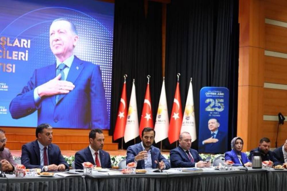 AK Parti İstanbul&rsquo;da 45 amat&ouml;r spor branşının temsilcisi buluştu