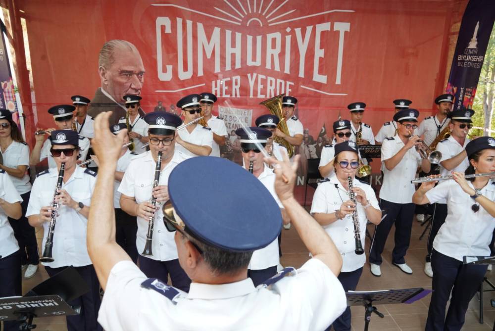 Cumhuriyet Bayramı kutlamaları Kemalpaşa'da başladı