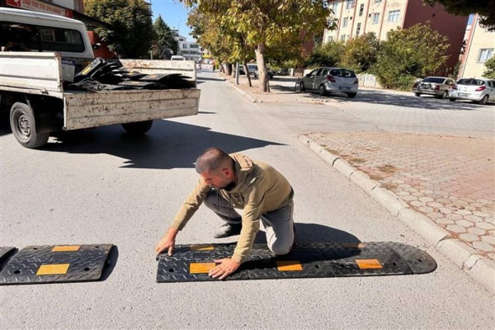 Dinar’da trafik güvenliği için kasis çalışmaları başlatıldı