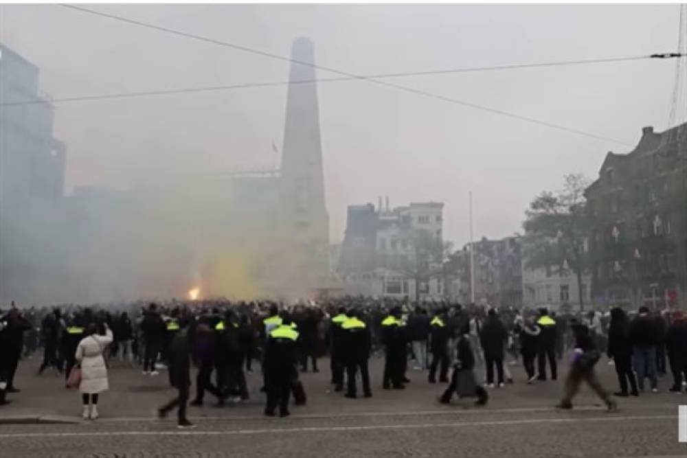 Hollanda'da hükümet krizi önlendi