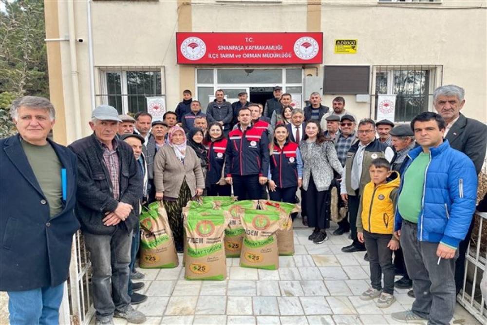 Sinanpaşa’da çiftçilere yüzde 50 hibeli sertifikalı buğday tohumu desteği