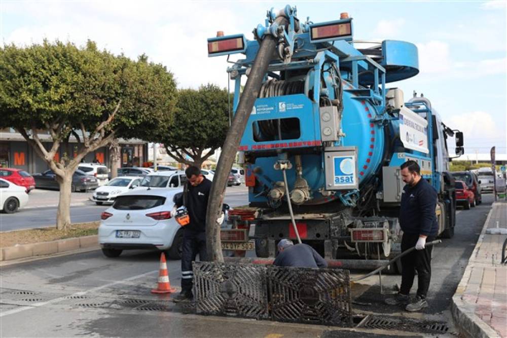 Antalya Büyükşehir mazgal temizliği çalışmalarını sürdürüyor