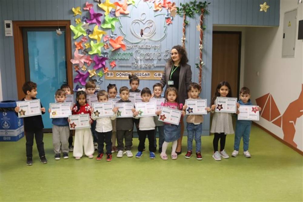 İzmit Belediyesi Çınar Çocuk Evlerinde karne heyecanı yaşandı