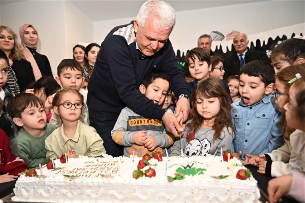 Mamak Belediyesi Kreş ve Gündüz Bakımevi öğrencileri karnelerini aldı