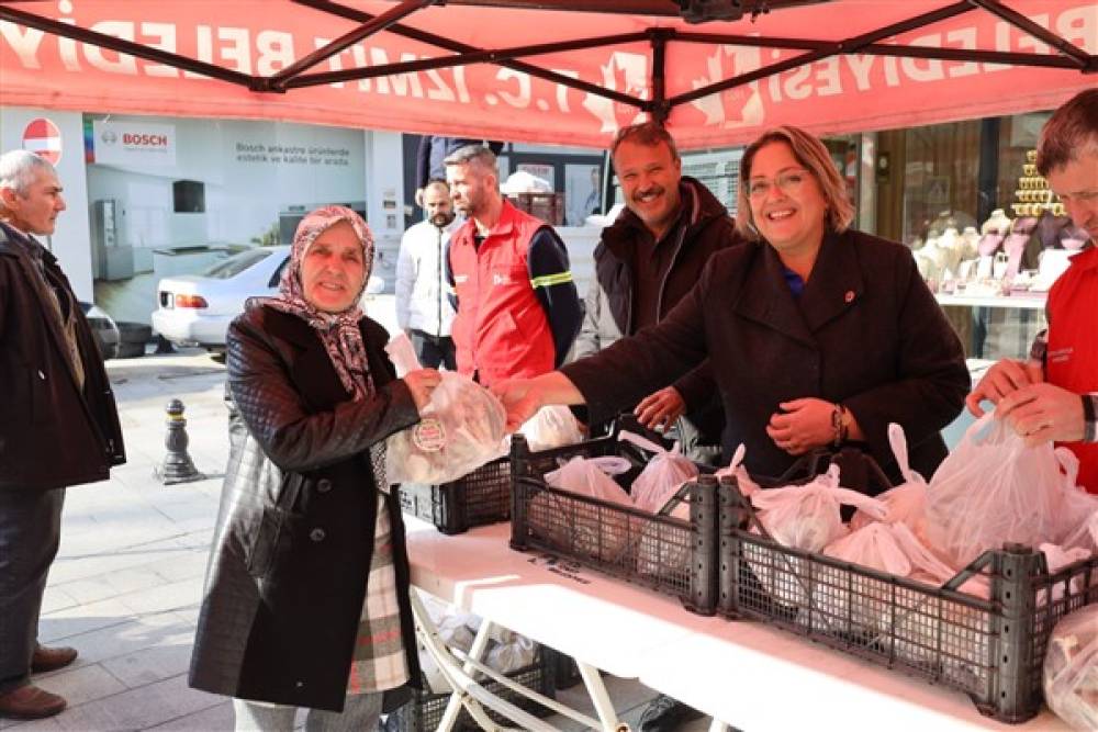 İzmit Belediyesi, mantar dağıtımına devam ediyor